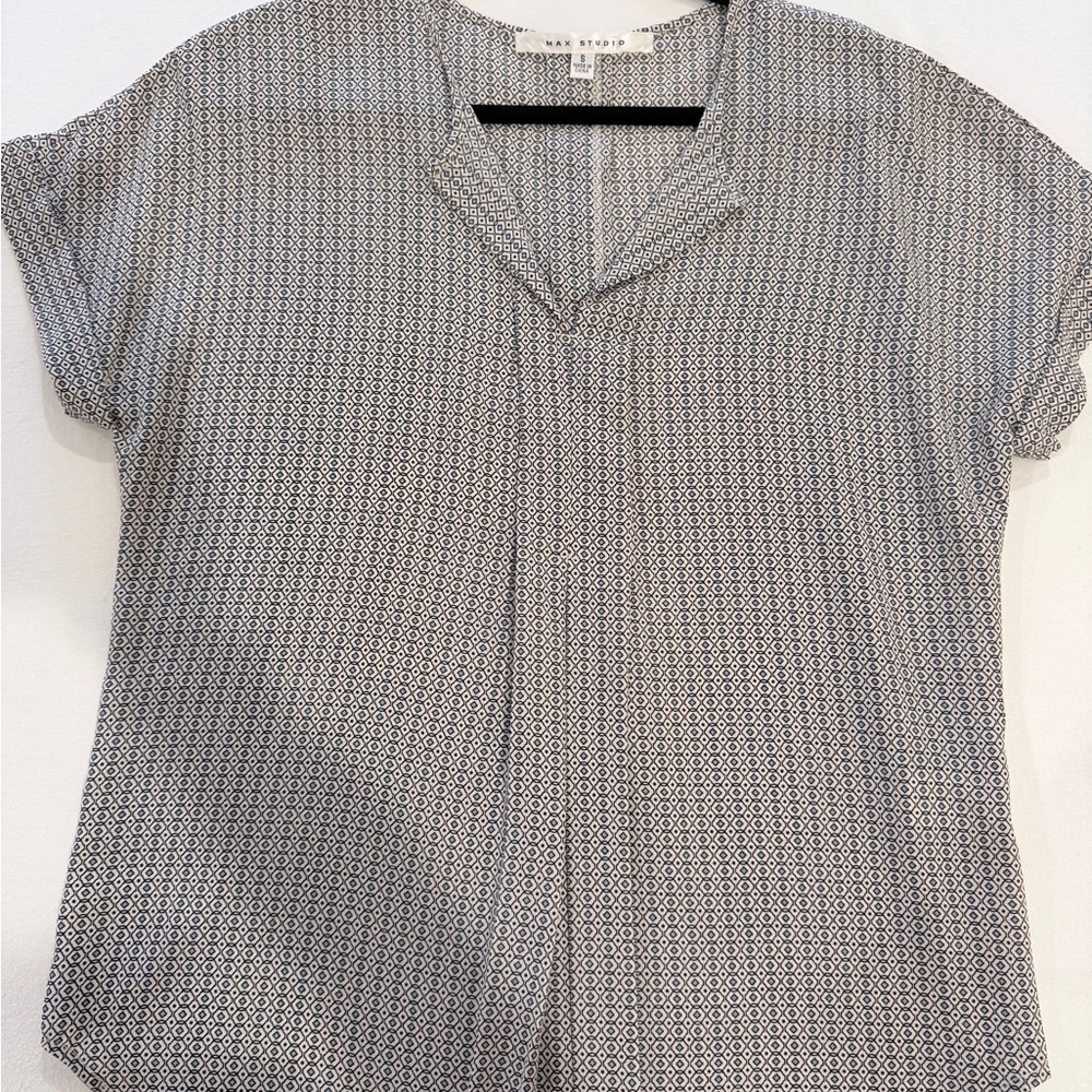Max Studio Black and White Geometric Blouse